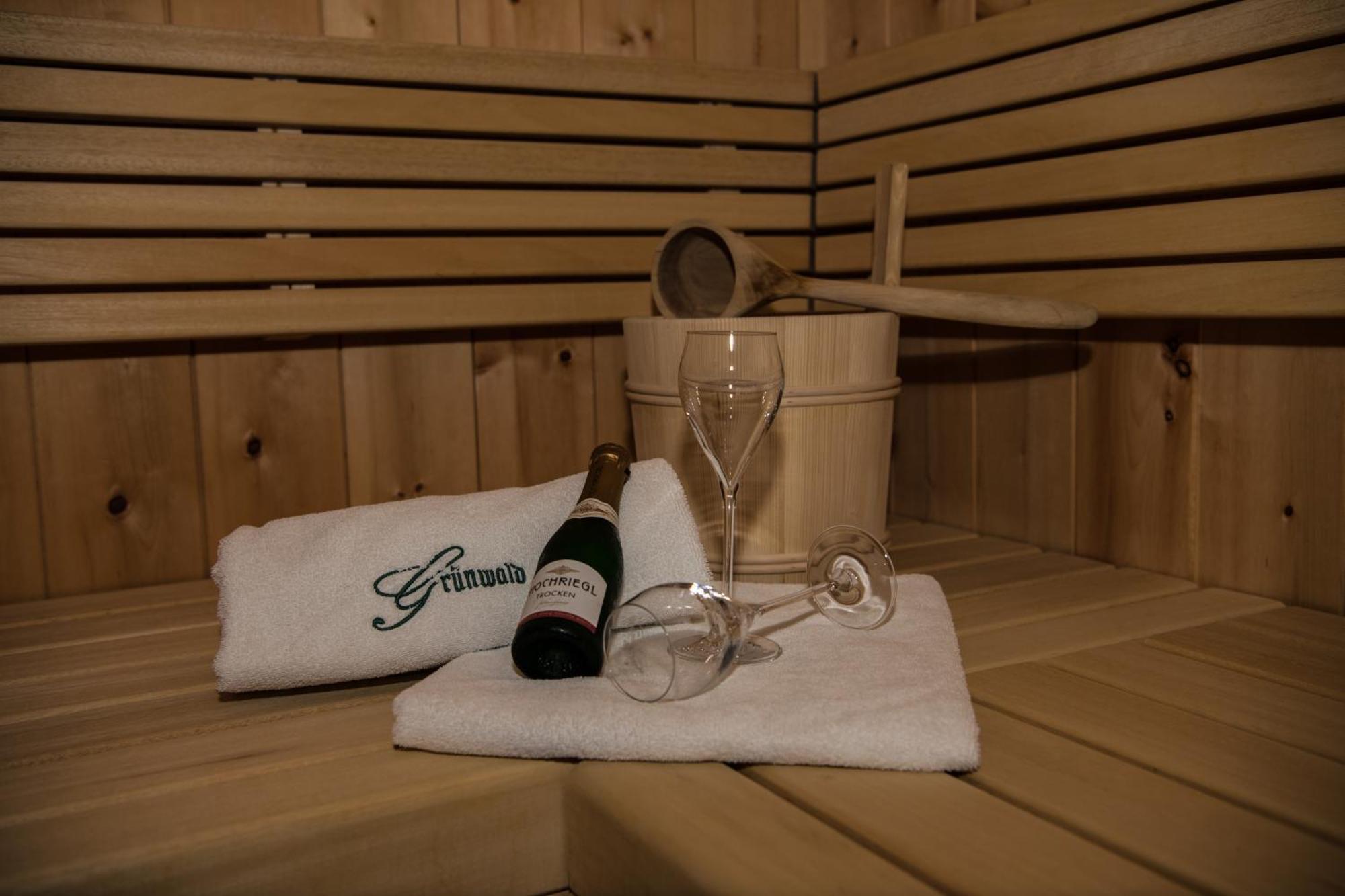 Gourmet-Hotel Gruenwald Леоганг Экстерьер фото