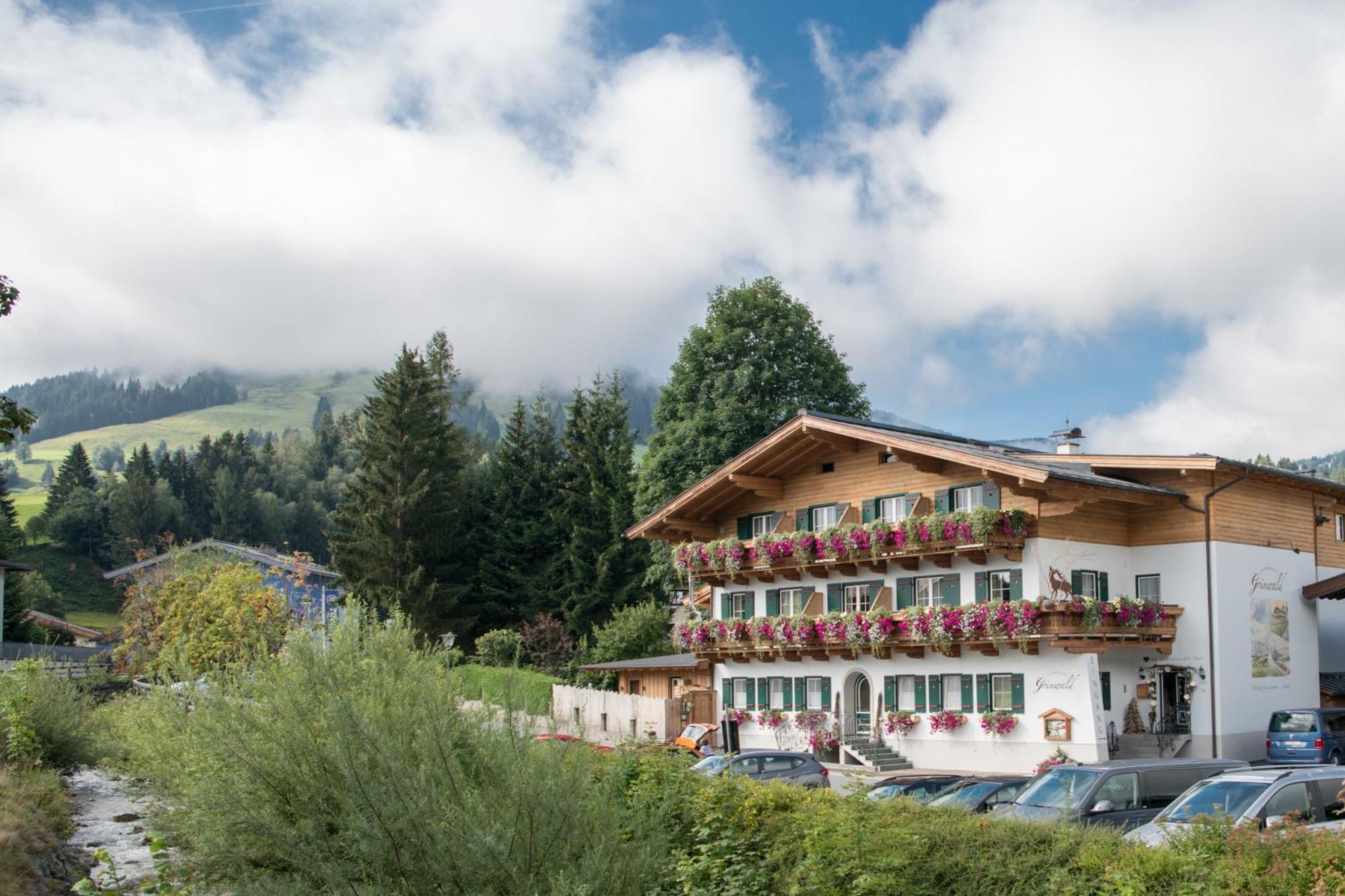 Gourmet-Hotel Gruenwald Леоганг Экстерьер фото
