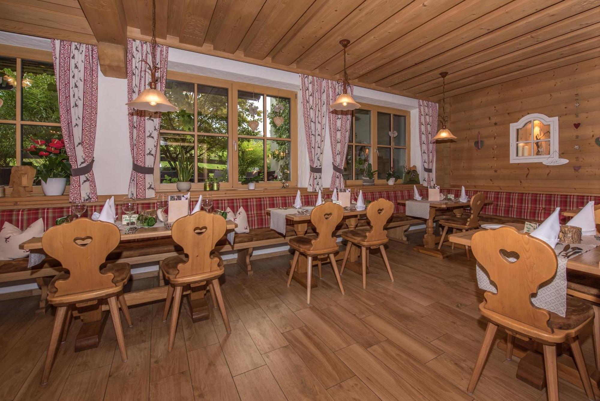 Gourmet-Hotel Gruenwald Леоганг Экстерьер фото