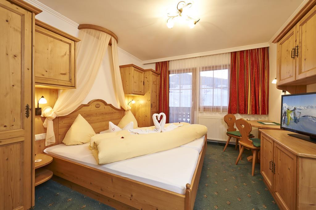 Gourmet-Hotel Gruenwald Леоганг Экстерьер фото