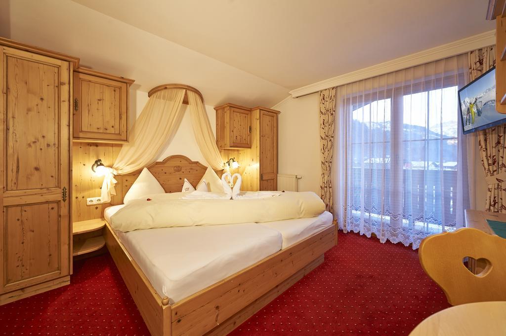 Gourmet-Hotel Gruenwald Леоганг Экстерьер фото